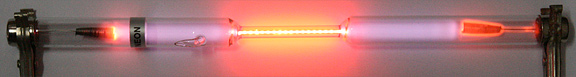 Ne spectrum tube operating at low intensity