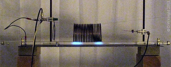 Hg vapour tube shows E-field between self-resonant coil and ground plane